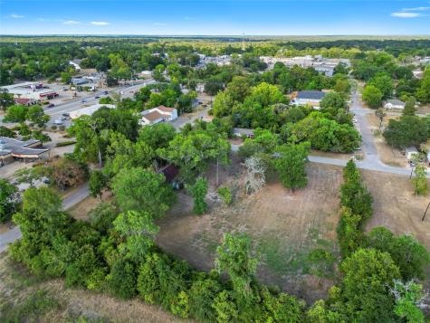 200 S Woodson Street Willis TX 77378