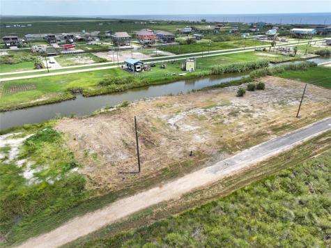 1116 Pennington Street Gilchrist TX 77617