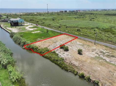1102 Pennington Street Gilchrist TX 77617