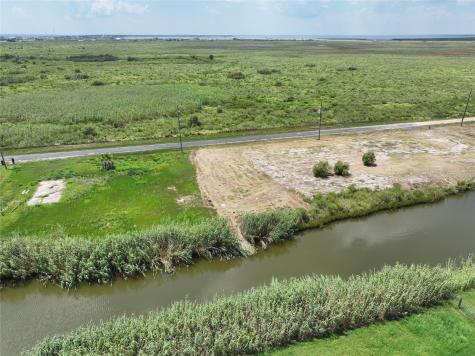 1102 Pennington Street Gilchrist TX 77617