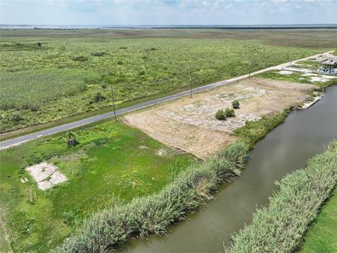 1102 Pennington Street Gilchrist TX 77617