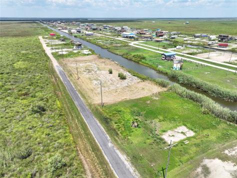 1102 Pennington Street Gilchrist TX 77617
