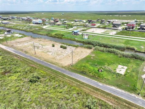 1102 Pennington Street Gilchrist TX 77617