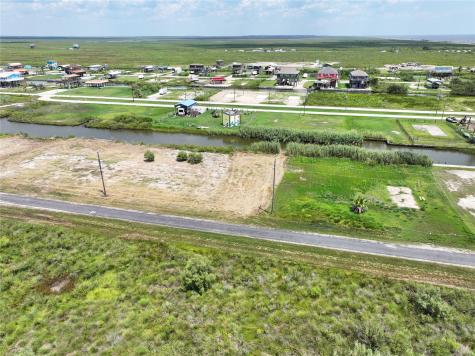 1102 Pennington Street Gilchrist TX 77617