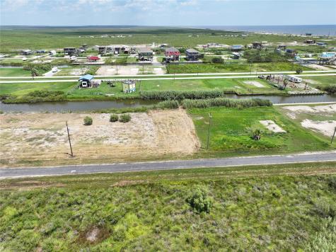 1102 Pennington Street Gilchrist TX 77617