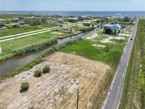 1102 Pennington Street Gilchrist TX 77617