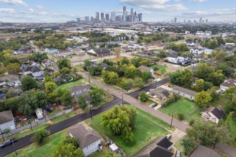 2603,2605 Sumpter Street Houston TX 77026