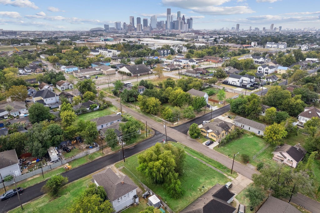 2603,2605 Sumpter Street Houston TX 77026