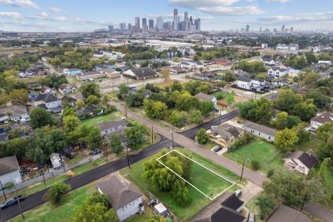 2603,2605 Sumpter Street Houston TX 77026