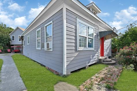 207 Carl Street Houston TX 77009