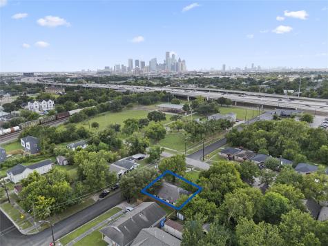 3207 Sumpter Street Houston TX 77026