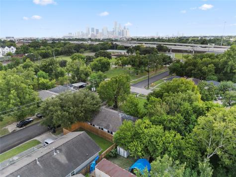 3207 Sumpter Street Houston TX 77026