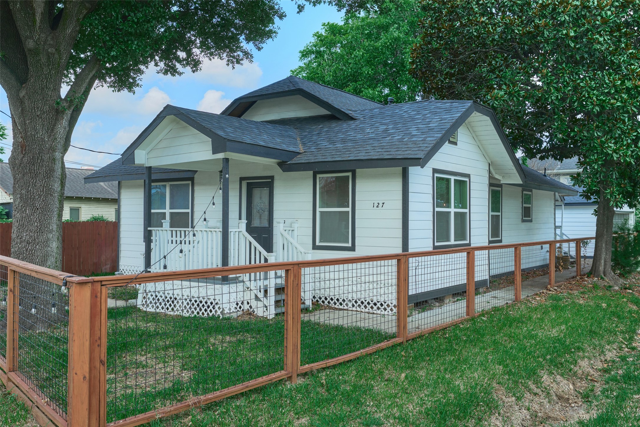 127 N Sidney Street Houston TX 77003