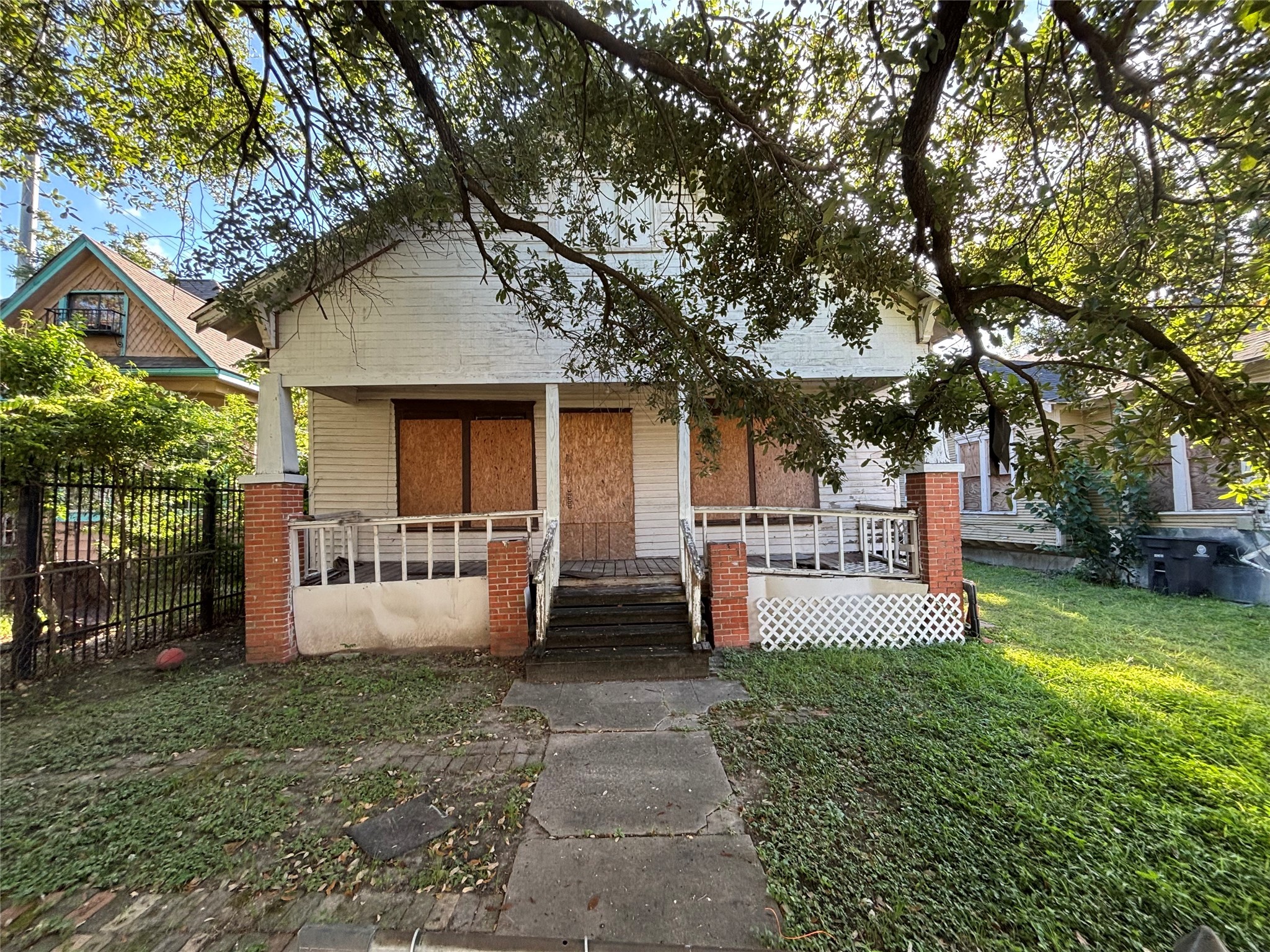 1918 Everett Street Houston TX 77009