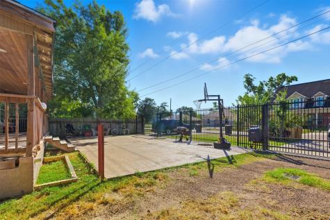 2017 Sadler Street Houston TX 77093