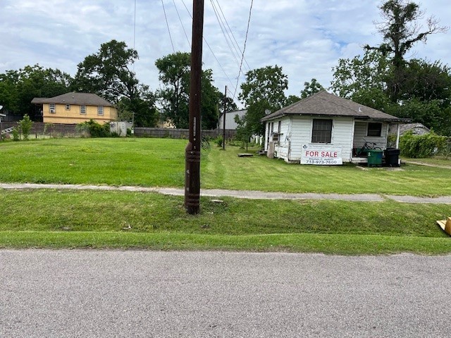 911 Bennington Street Houston TX 77022
