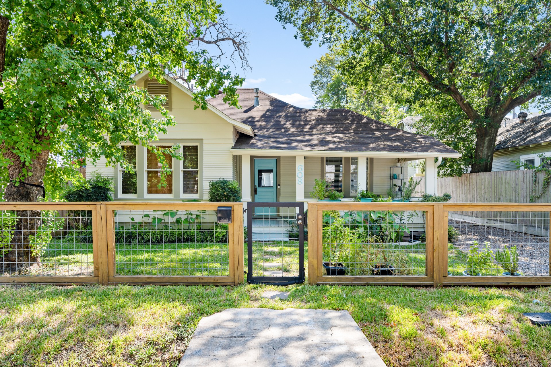 608 Enid Street Houston TX 77009