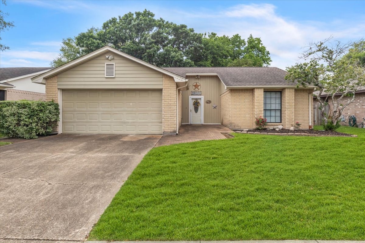 1038 Oxford Drive Pearland TX 77584