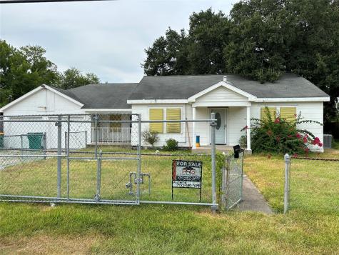 2210 Magnolia Drive La Marque TX 77568