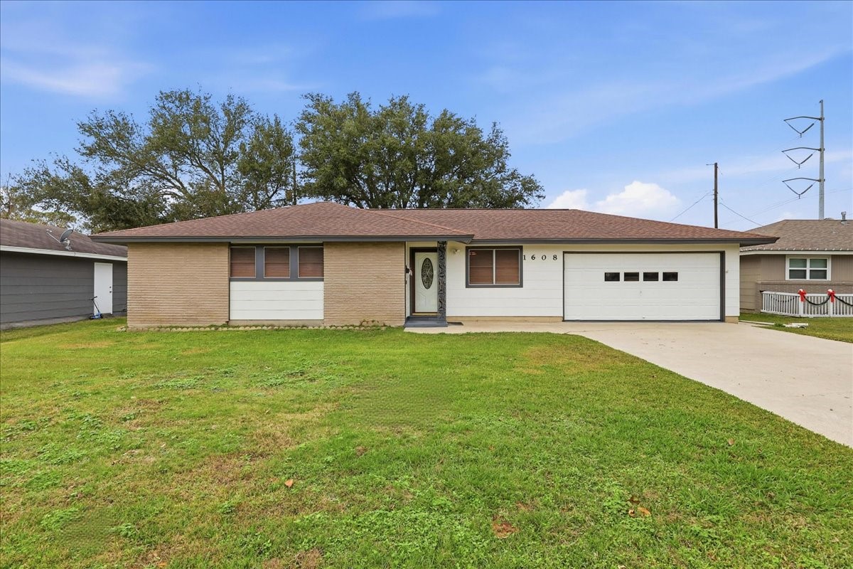 1608 Avenue H Nederland TX 77627