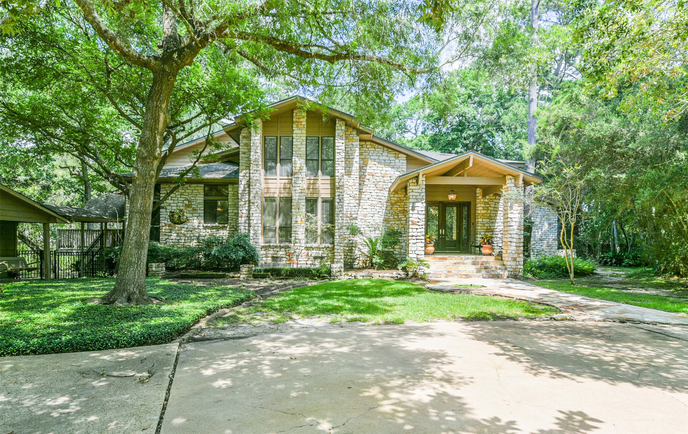 210 Stanley Court Friendswood TX 77546