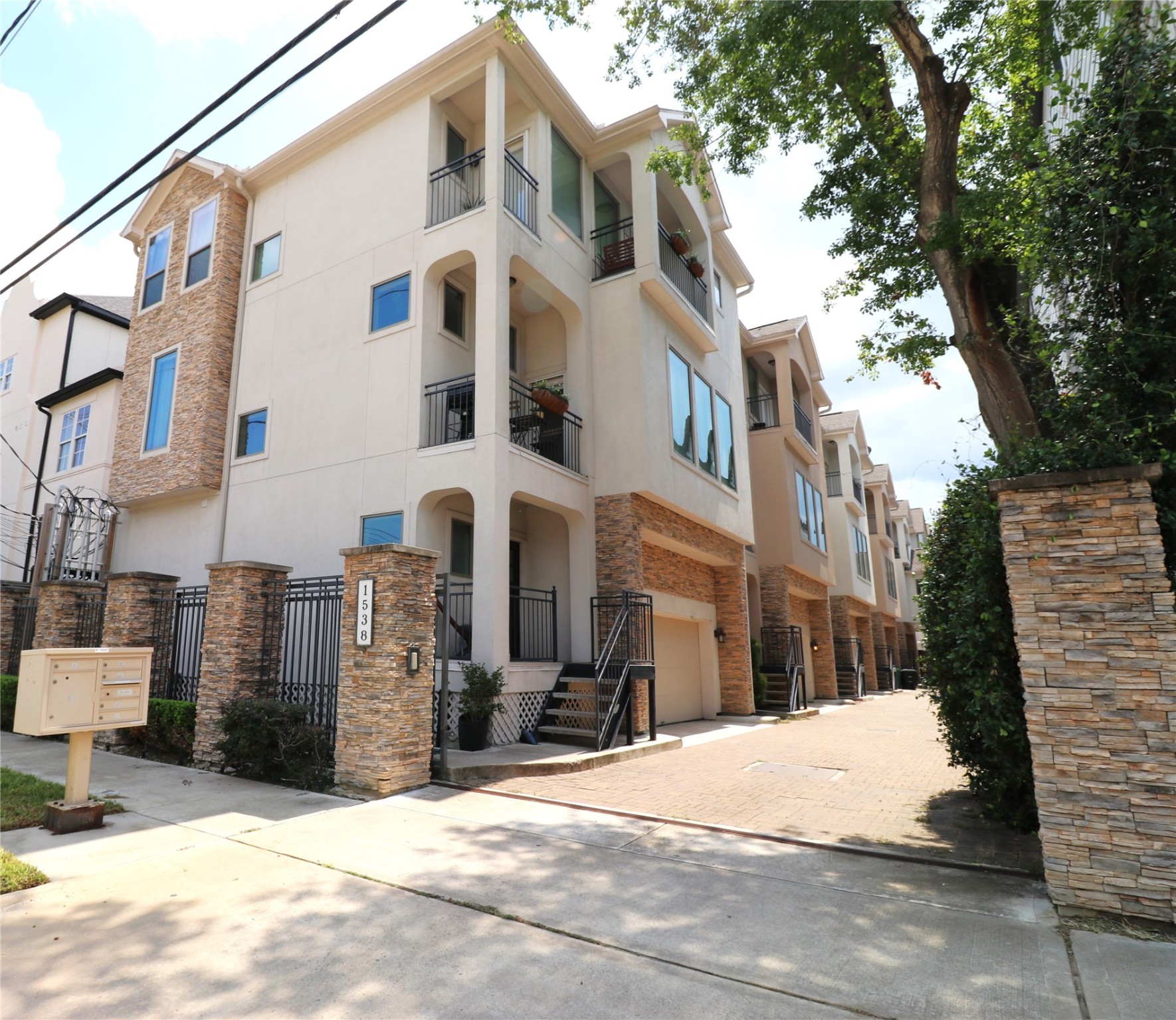 1538 W 23rd Street D Houston TX 77008