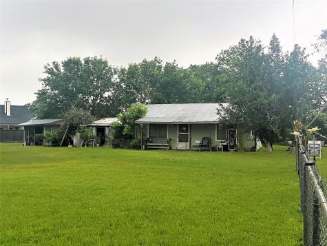 199 Riverside Drive La Grange TX 78945