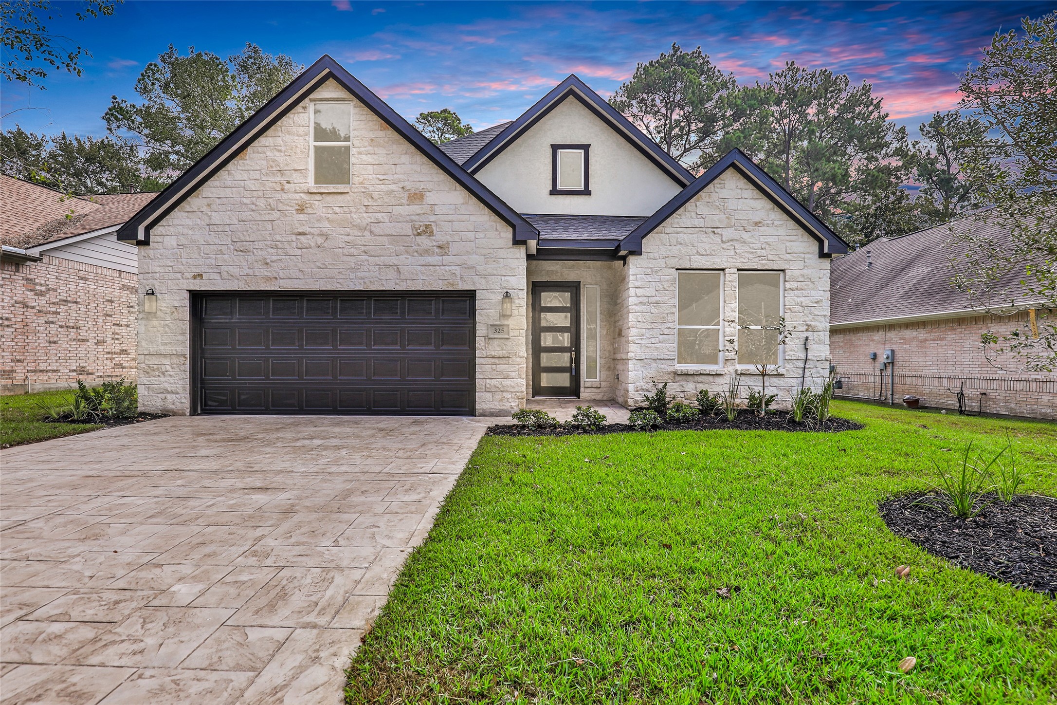 325 Creekwood W Montgomery TX 77356