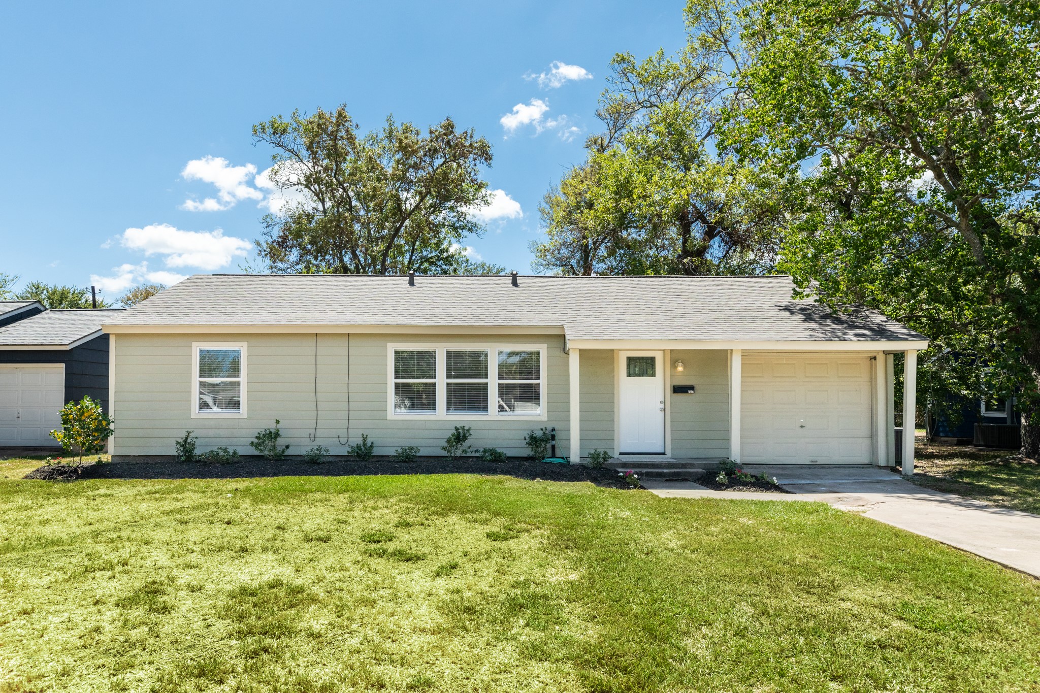 206 Laurel Street Lake Jackson TX 77566