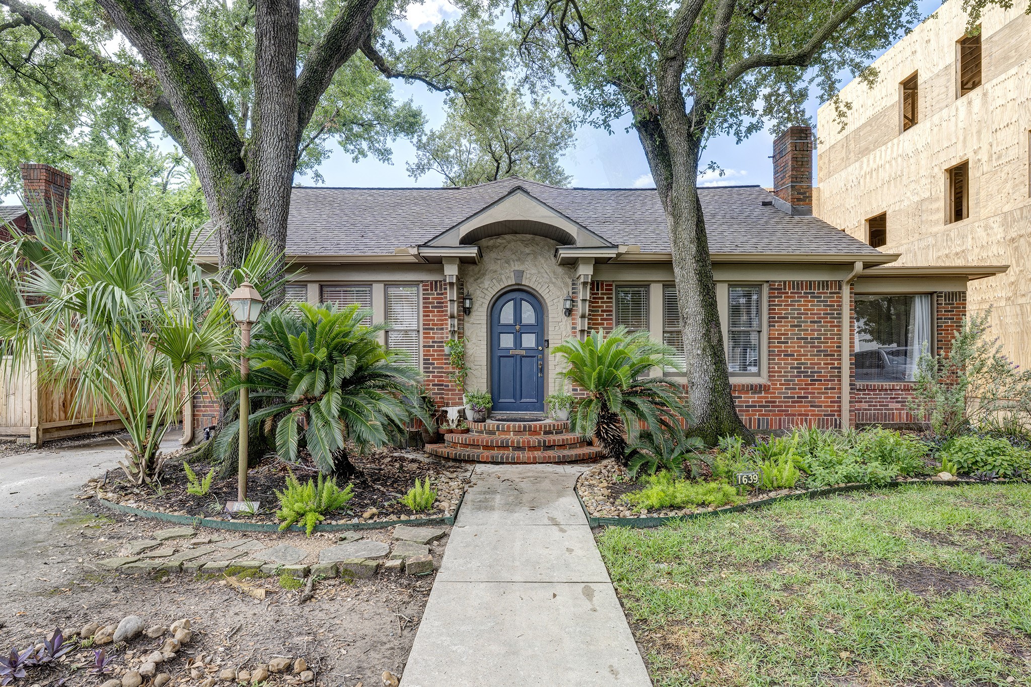 1639 Hawthorne Street Houston TX 77006