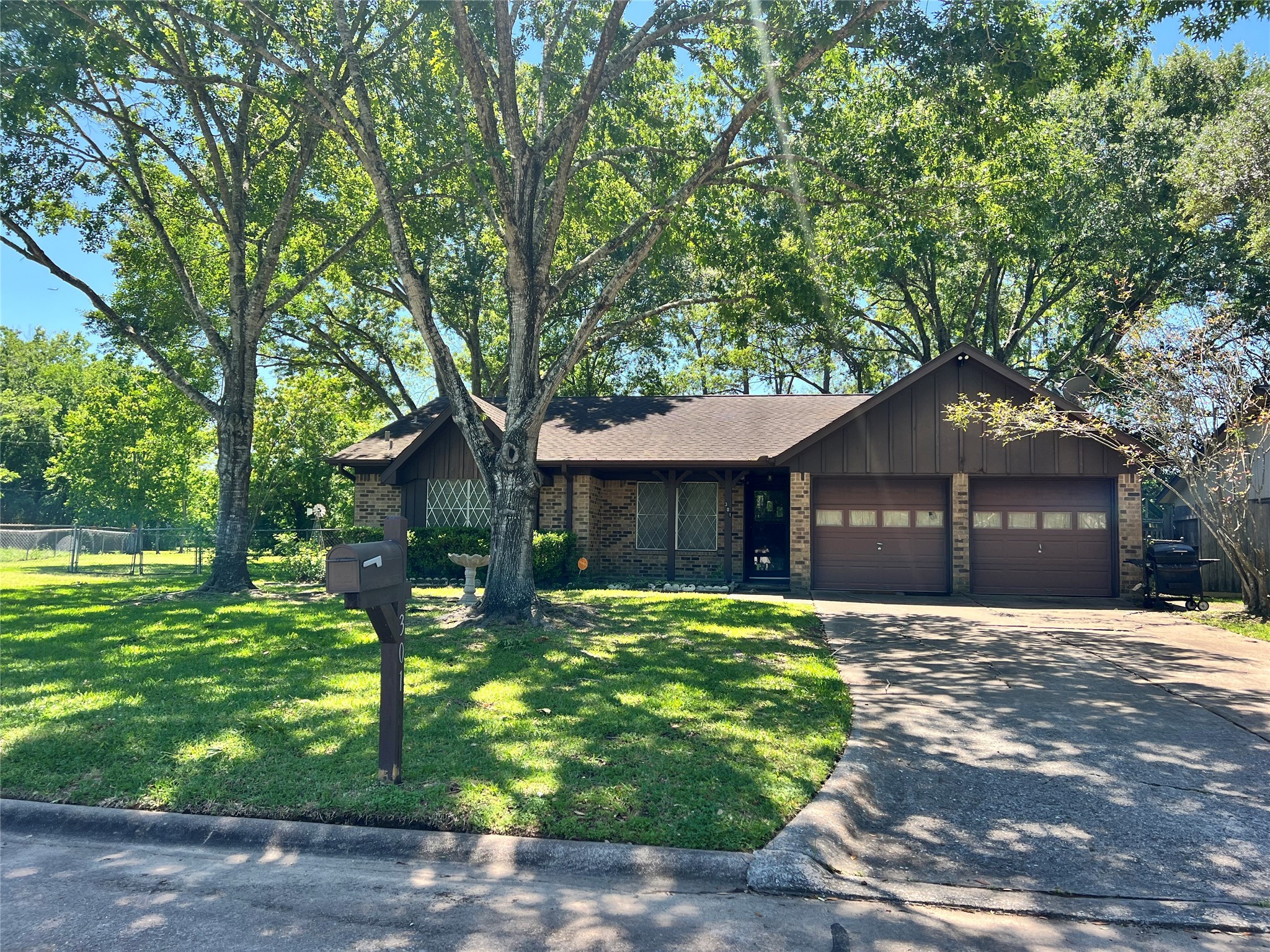 301 Christina Lane Friendswood TX 77546
