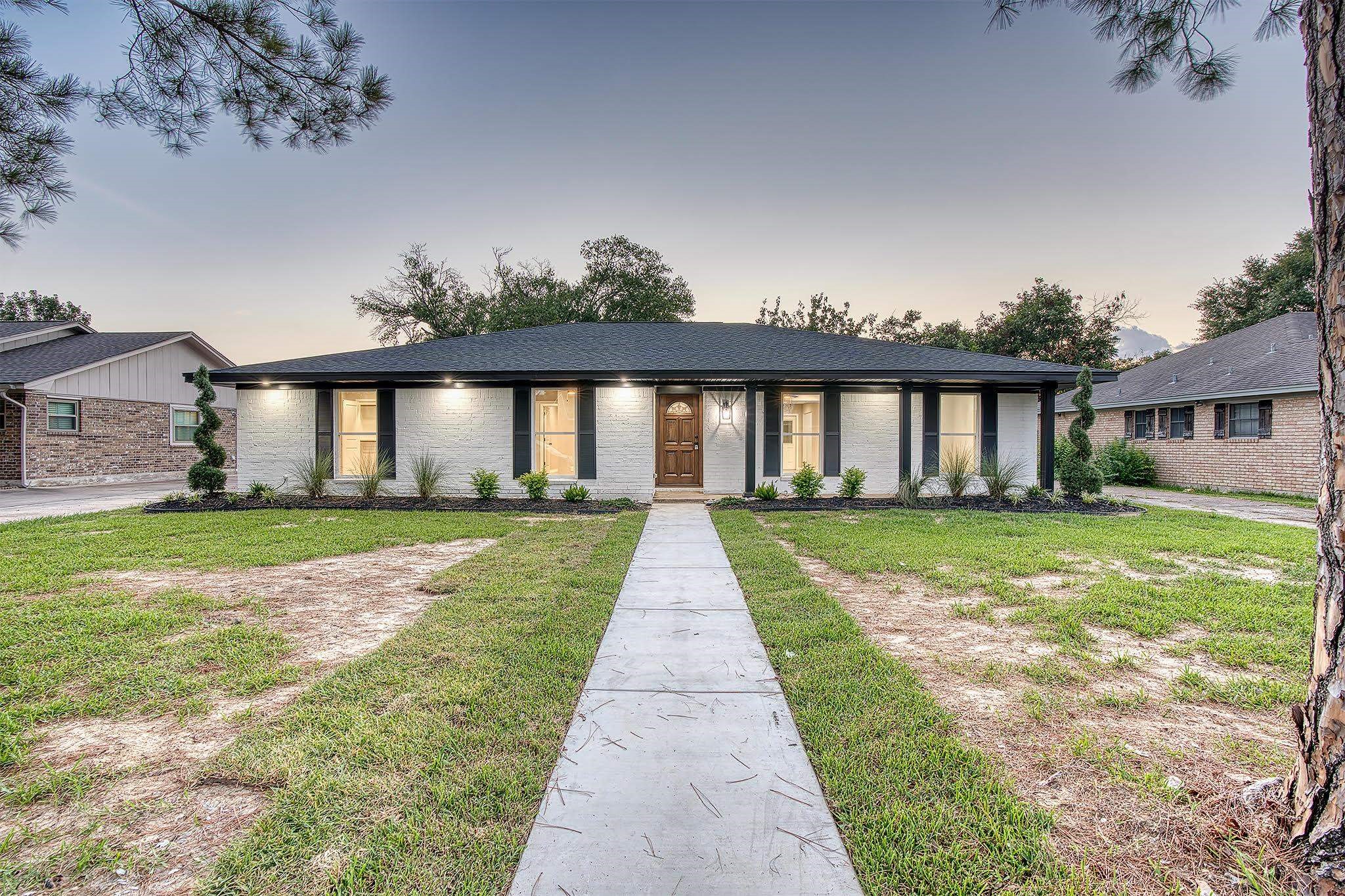 1934 Llano Street Port Neches TX 77651