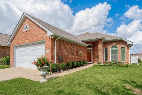 950 Peach Blossom Drive Pearland TX 77584