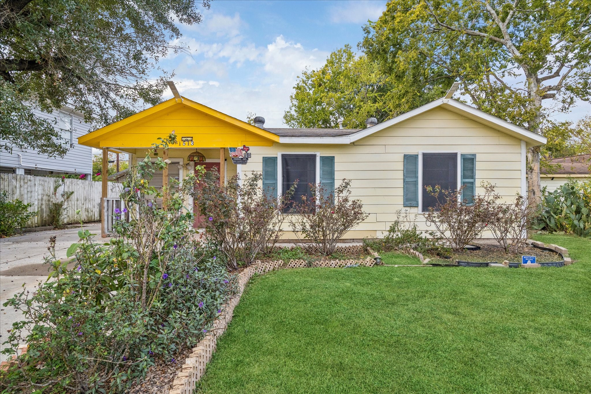 1513 Thomas Avenue Pasadena TX 77506