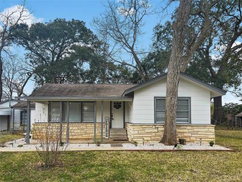 105 Cottonwood Drive Richwood TX 77531