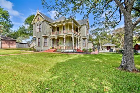 310 E Palm Street Bellville TX 77418