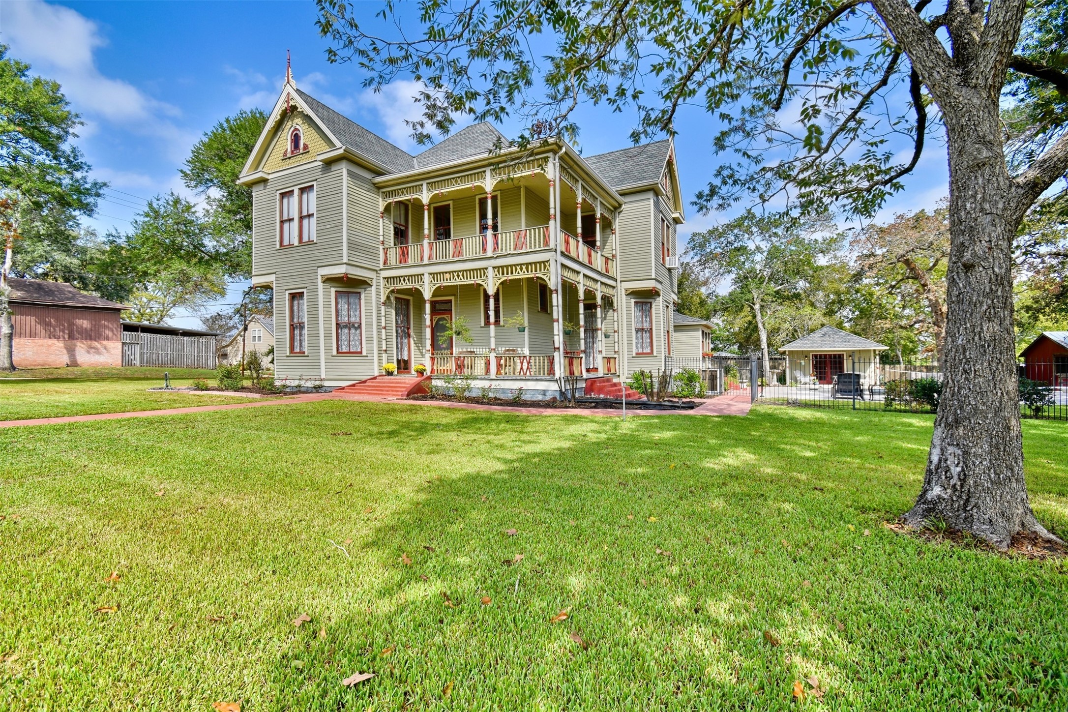 310 E Palm Street Bellville TX 77418