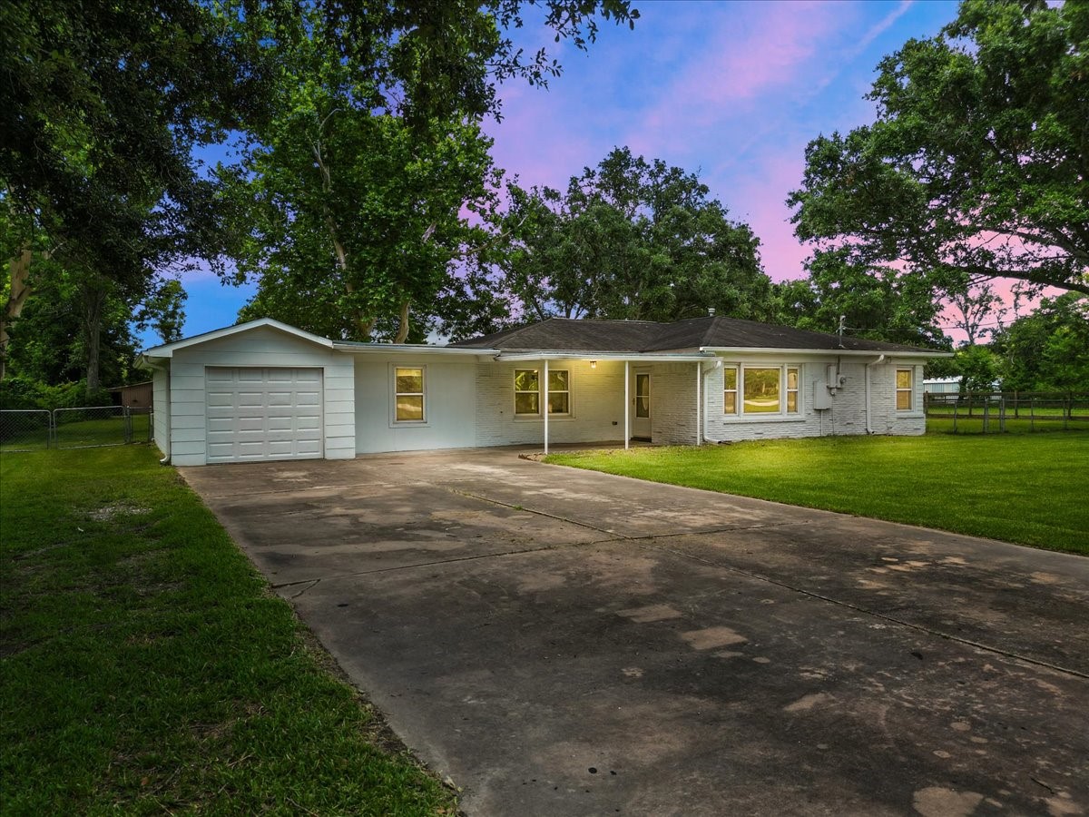 15502 Maple Street Santa Fe TX 77517