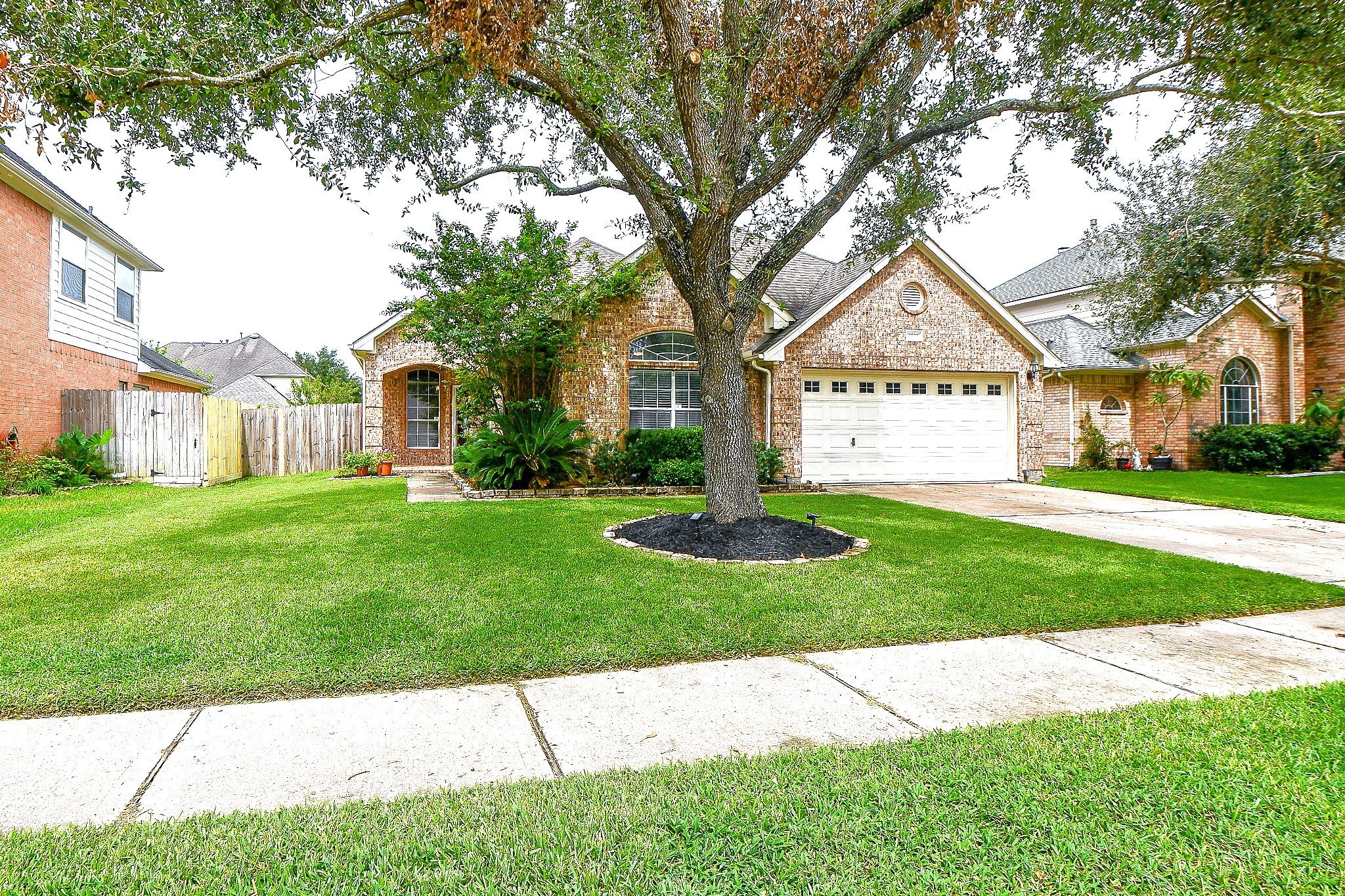 2502 Sunburst Lane Pearland TX 77584