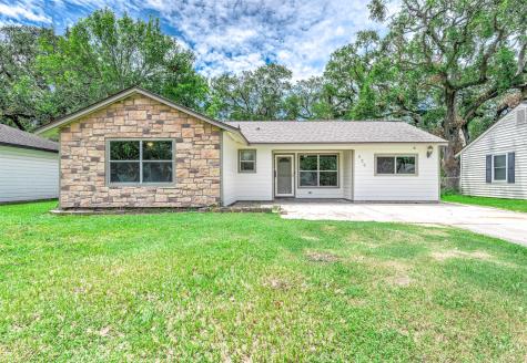 526 Gardenia Street Lake Jackson TX 77566