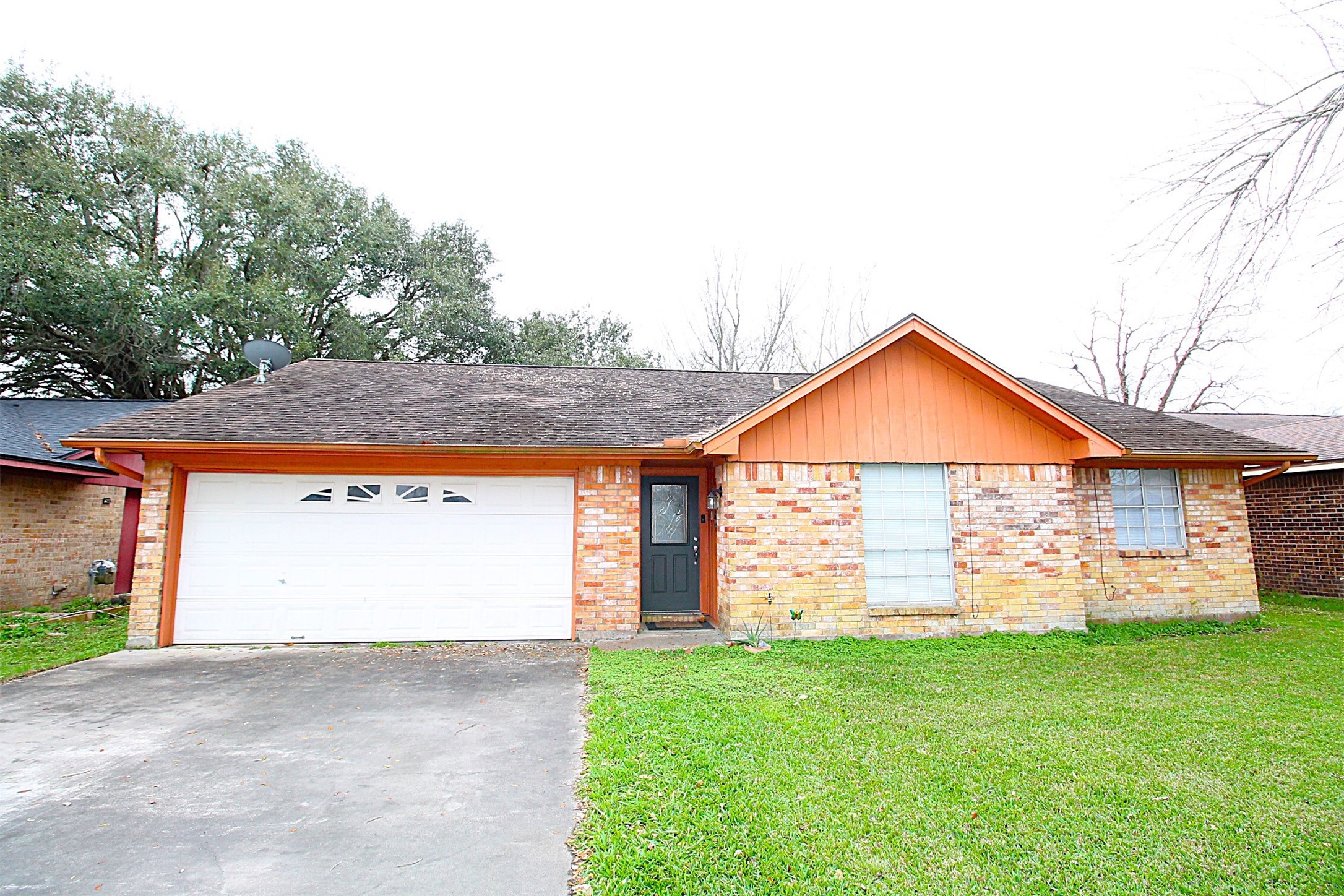 904 Molina Drive Angleton TX 77515