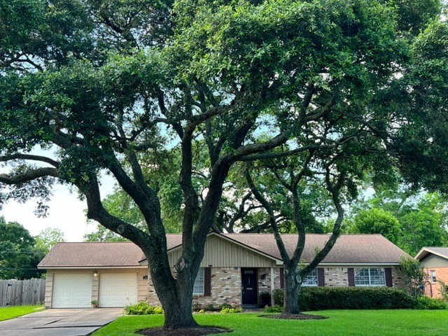 105 Ligustrum Street Lake Jackson TX 77566