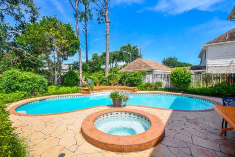 1023 Goldfinch Avenue Sugar Land TX 77478