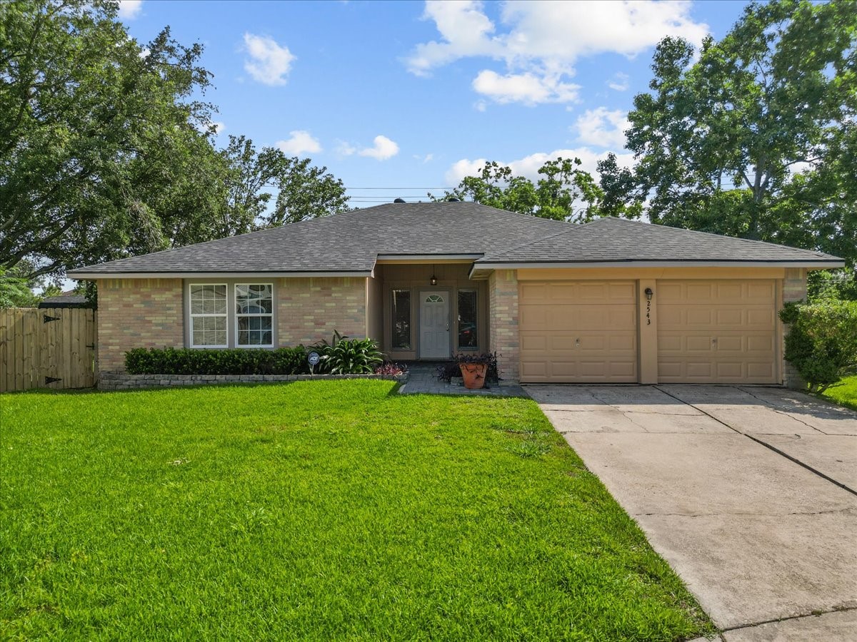 2543 Colonial Ridge Drive Friendswood TX 77546