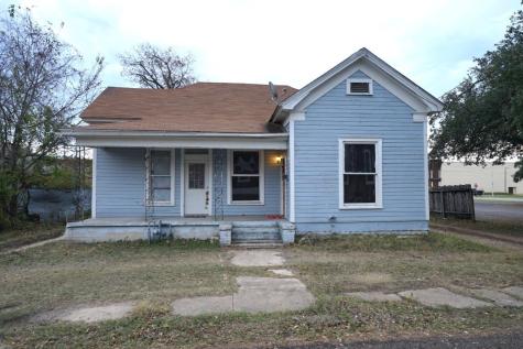 107 S Crockett Avenue Cameron TX 76520