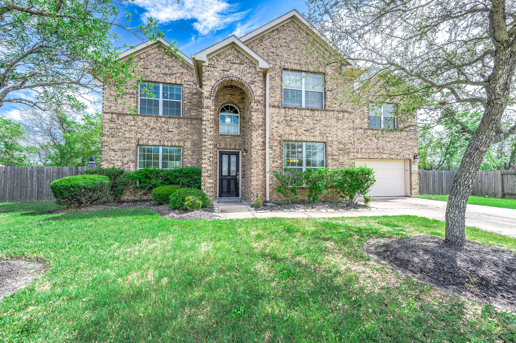 1501 Meadow Wood Drive Pearland TX 77581
