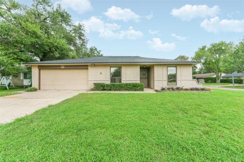 307 Woodvale Drive League City TX 77573