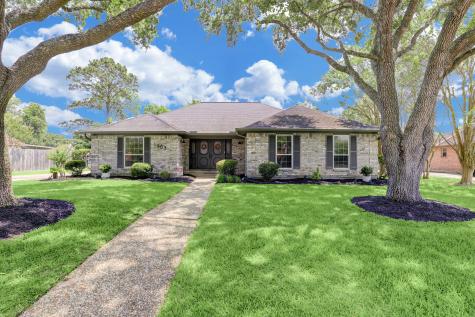 1903 Hunt Drive Friendswood TX 77546
