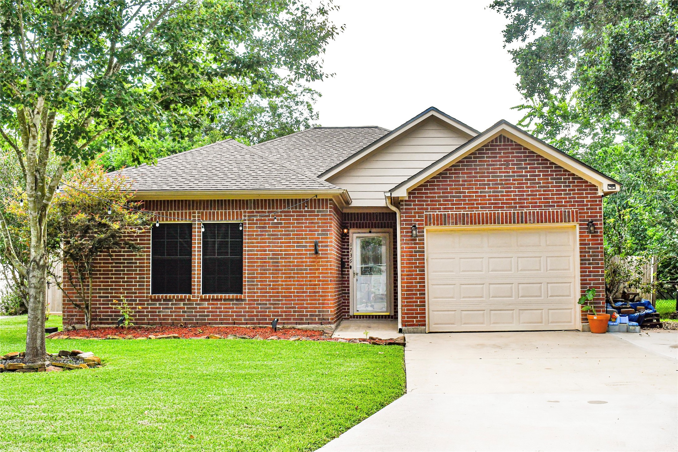 1739 S Park Drive Alvin TX 77511