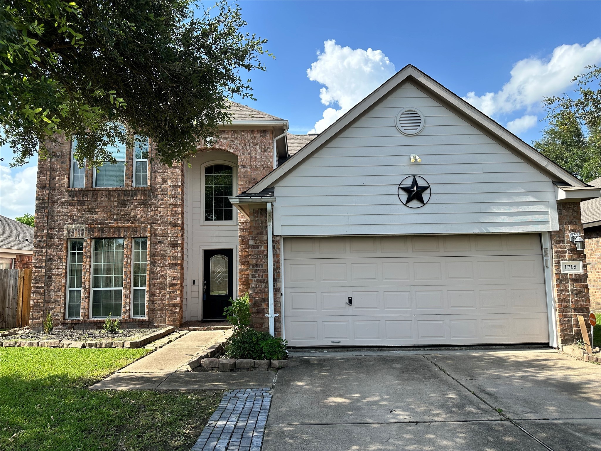 1715 N Highlands Crossing Highlands TX 77562